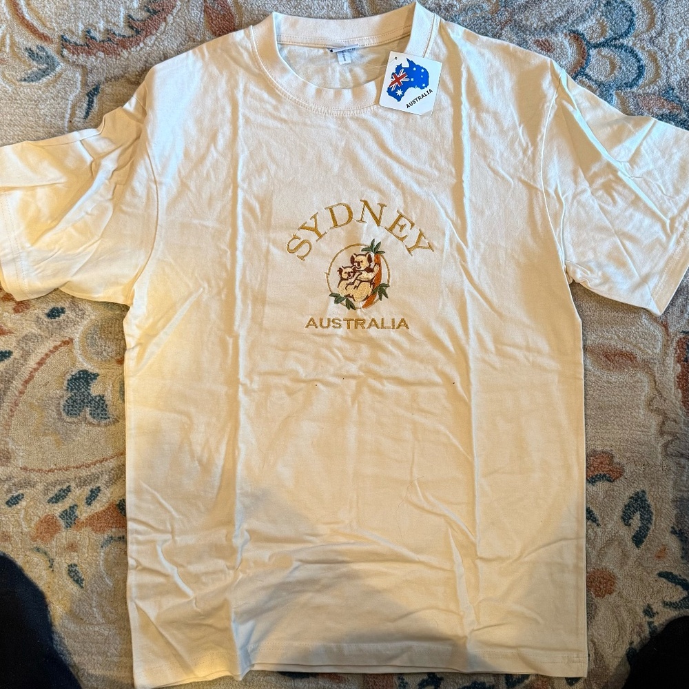 AUTHENTIC Sydney Australia T-shirt -- BRAND NEW